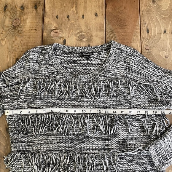 Express Wool Blend Gray Sweater Fringes Sz S Bohemian - Picture 4 of 8